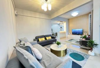 MIQ HK256 5BR MRT Ratchada and HuaiKhwang has Balcony rooms