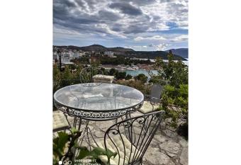 John s Guesthouse has Balcony rooms