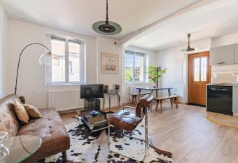 Le Cocon has Balcony rooms