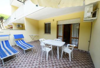 Residenza Emilia has Balcony rooms