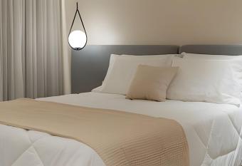 Lofts amplos e sofisticados a 600m da Vila Germ  nica allows 18 year olds to book a room