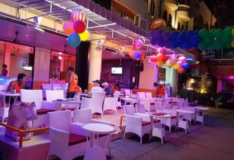 Doubleshot Guesthouse Jomtien has Balcony rooms