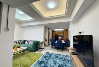 Miq Asoke 5BR Sukhuvit15 has Balcony rooms