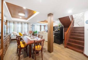 MIQ Rama9 Villa 3Br in City Jodd fair MRT has Balcony rooms