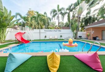 November Pool Villa has Balcony rooms
