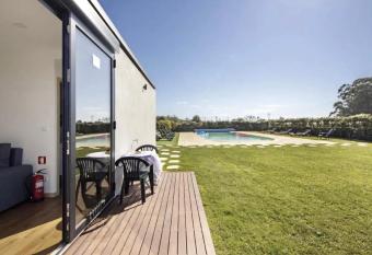 Villa com 4 apartamentos has Balcony rooms