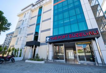 The Port G  zelyal   has Balcony rooms