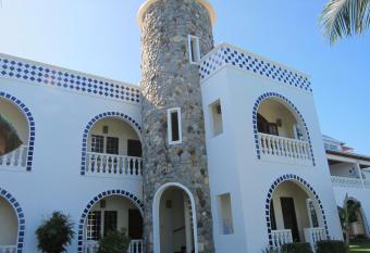 Squares Beachside Apartments has Balcony rooms