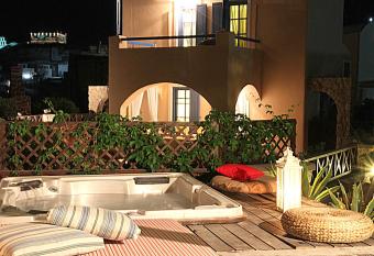 Villa Athena has rooms with a private hot tub