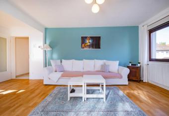 Charmante Wohnung -Altes Kino- 2SZ-2Bad-Terrasse-Netflix has Balcony rooms