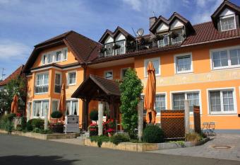 Hotel Gasthof M  ller allows 18 year olds to book a room