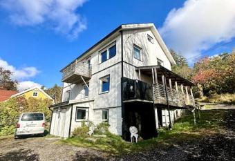 Workers Home 10-rooms near Volvo has Balcony rooms