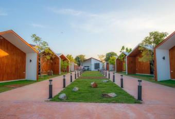 THE O-ZONE AIRPORT Riviera Lodge has Balcony rooms