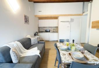 Casa Vianello Cri has Balcony rooms