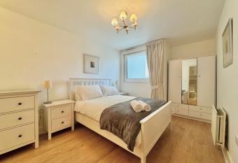 TTSA - 2 Bedroom Apartment-Croydon - Mayday Hospital has Balcony rooms