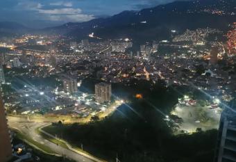 3 Apartamento con Hermosa Vista de Norte a Sur has Balcony rooms