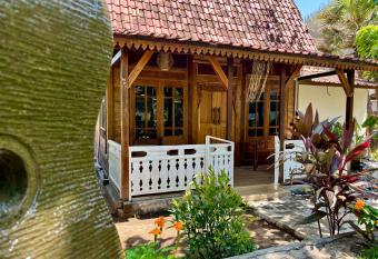 Beehive Cottages has Balcony rooms