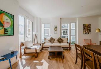 EXQUIS Artistic 2BR-Apartment EAMES I Garden I Family-friendly I Parking I Home Office allows 18 year olds to book a room