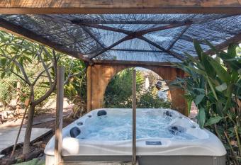 La Caba  a El Refugio de las Vegas has Balcony rooms