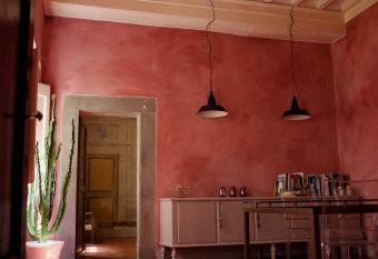 LO studiO B&B allows 18 year olds to book a room