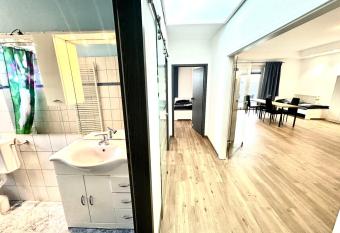 Luxuri  se 170qm All-in-Ferienwohnung has Balcony rooms