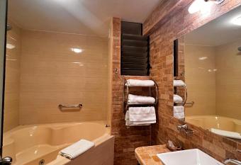 PisonayMapiHotelBoutique has rooms with a private hot tub