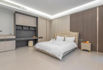 Urban 4 bedroom-independent swimming pool and KTV has Smoking rooms