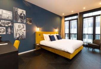 Court Hotel Utrecht City Centre has Balcony rooms