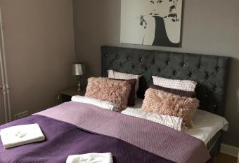 Glamour Apartment has Balcony rooms