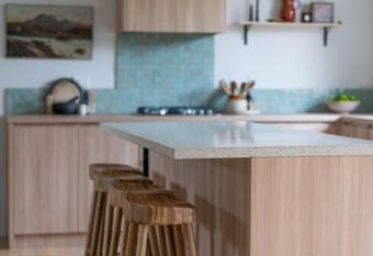 Madeley Beach House Ocean Grove has Balcony rooms