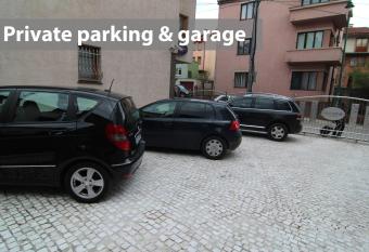 Le Petit Prince has Balcony rooms