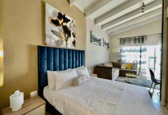 Stunning studio in Dainfern has rooms with a private hot tub