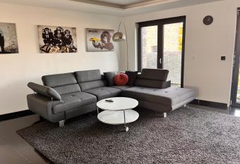 Moderne Maisonette Wohnung has Balcony rooms