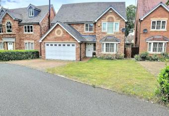 Rhuddlan-5Bedroom-4Bathroom-PetFriendly-Garden has Balcony rooms