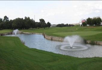 Villa Palmela Resort V5 Piscina privado has rooms with a private hot tub