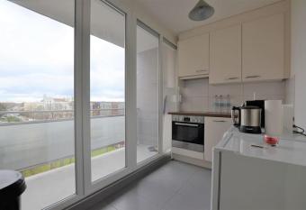 Studio 76 - Balcon, proche B  le has Balcony rooms