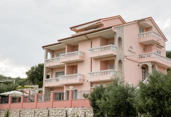 Villa Anggela has Balcony rooms