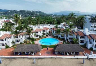 CasablancaAlamar has Smoking/Balcony rooms