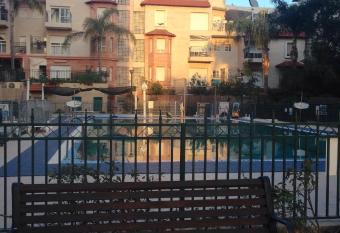 Nice apartment with a pool allows 18 year olds to book a room