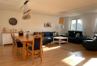 Gem  tliche G  stewohnung, zentral, mit Blick in die Natur has Balcony rooms