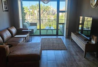 SS Luxury Apartments Island Club has rooms with a private hot tub