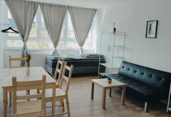 Monteurwohnung Ferienwohnung Business Appartement rechts Langenfeld has Balcony rooms