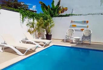 Villa Sol Quatro with private pool and near beach allows 18 year olds to book a room