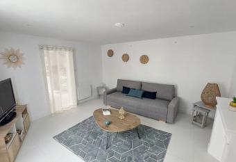 Le Logis du Quai has Balcony rooms