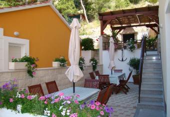 Apartments Villa Sunce has Balcony rooms