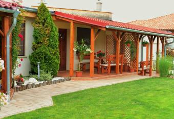 Apartment Larion has Balcony rooms