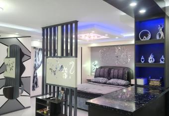 Condo Azur Suites B316 near Airport, Netflix, Stylish, Cozy with swimming pool has Balcony rooms