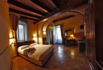 Hotel Capomulini - Dimora Storica has Balcony rooms