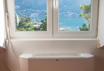 Apartment Kiwi has Balcony rooms