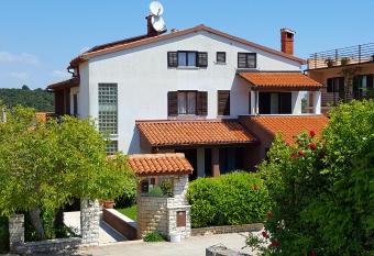 Bed & Breakfast Banjole has Balcony rooms